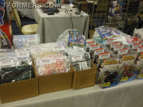 BotCon 2013   The Transformers Convention Dealer Room Image Gallery   OVER 500 Images  (505 of 582)